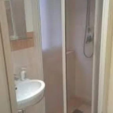 Rhome 18 Guest house *